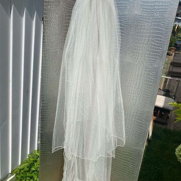 Long wedding veil - Picture 3 of 3